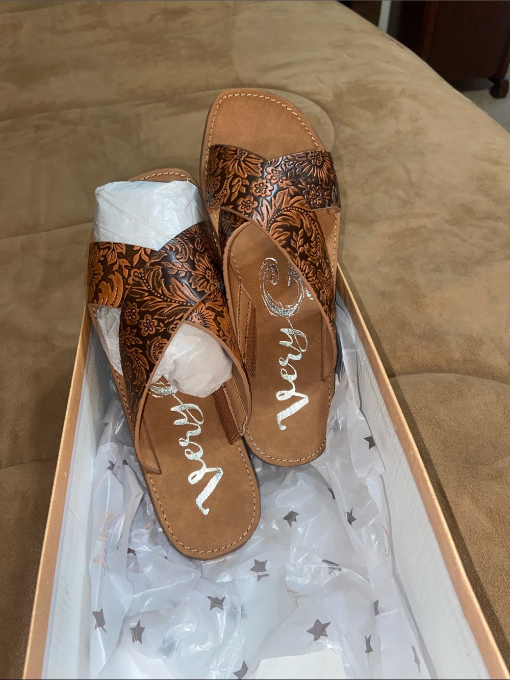 Very G Women's Brown Floral Embossed Slide Sandals